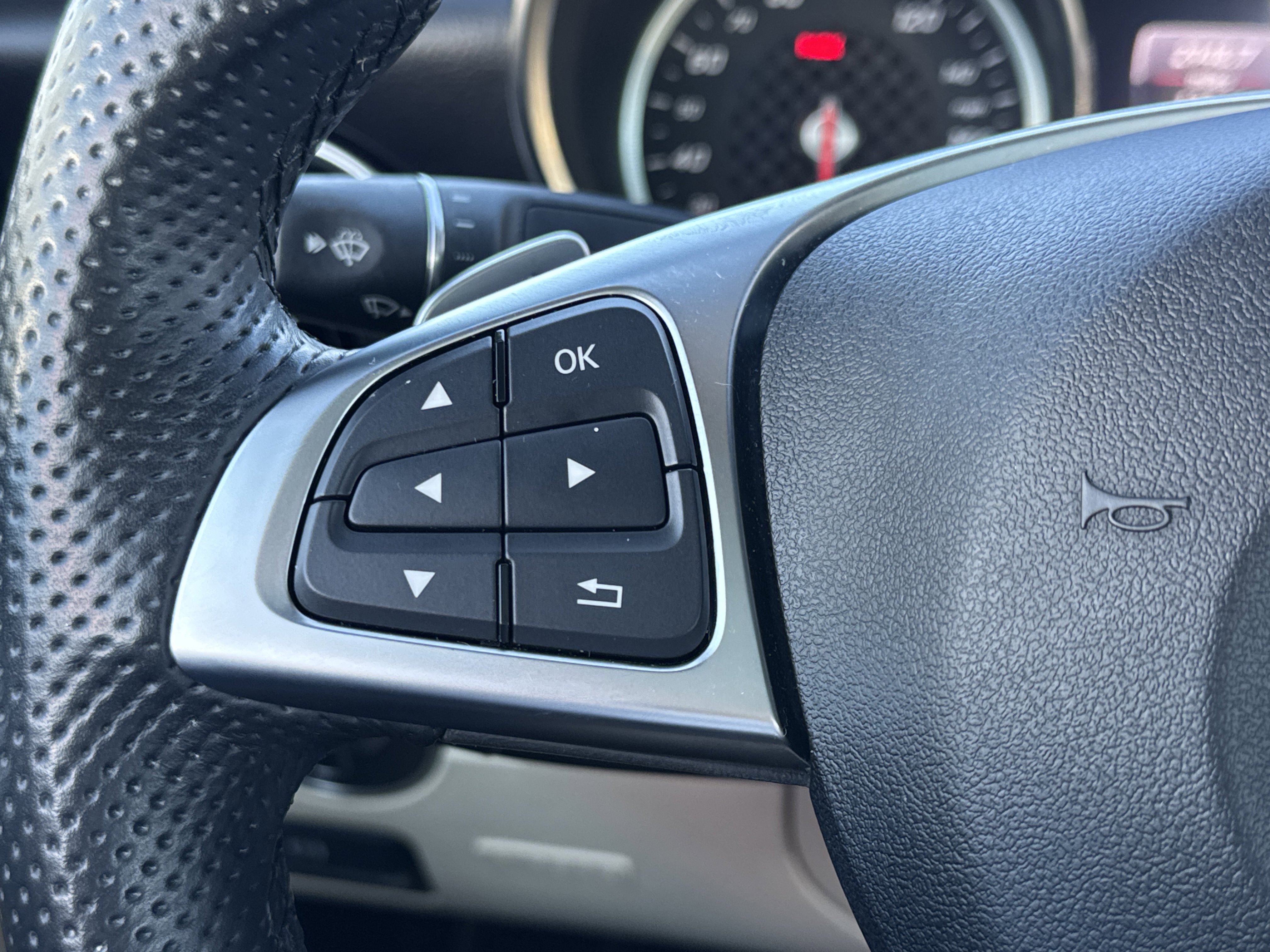 Used 2020 Mercedes-Benz SLC 300 image 15