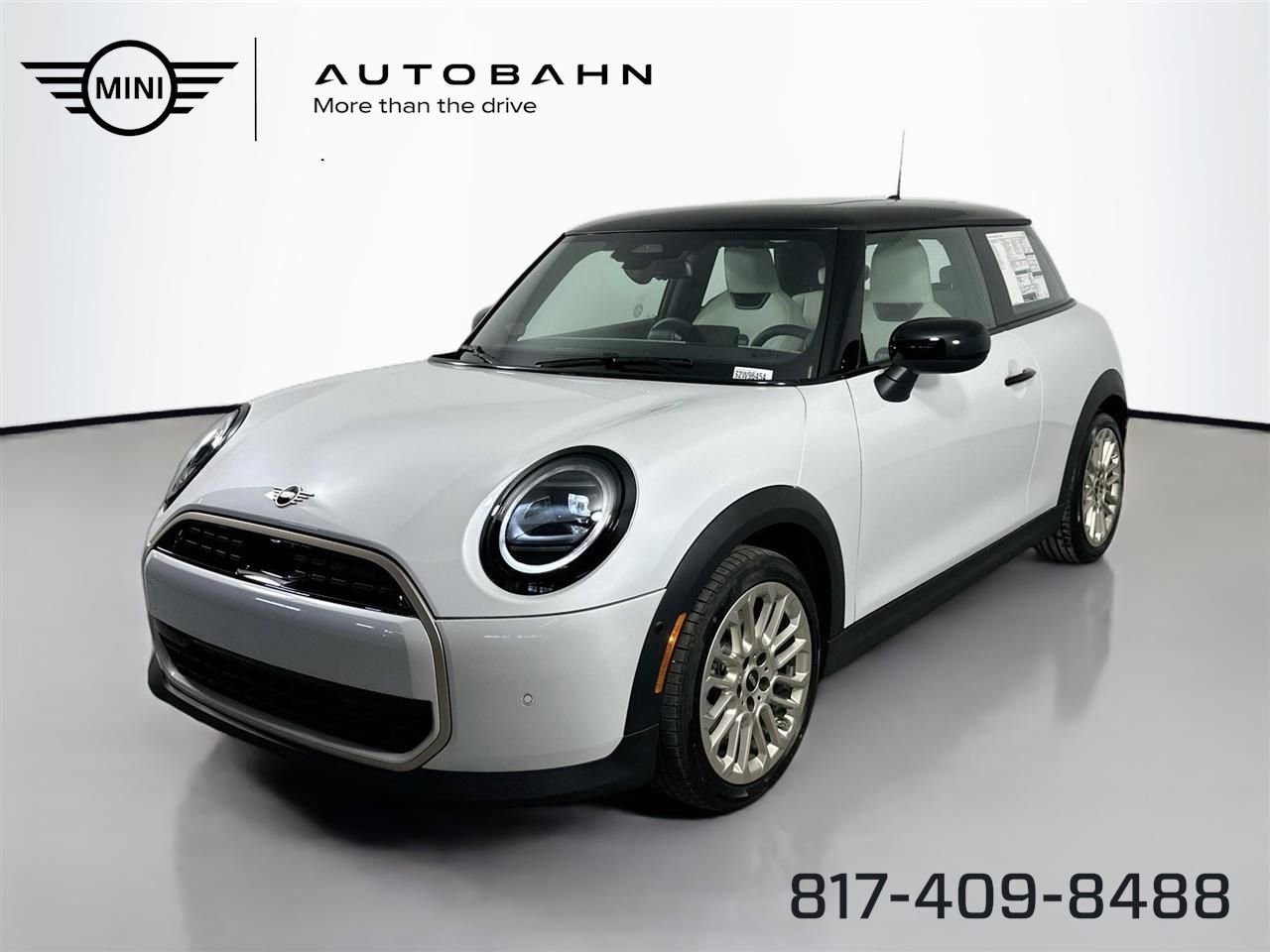 Used 2025 MINI Cooper 2-Door Hardtop image 1