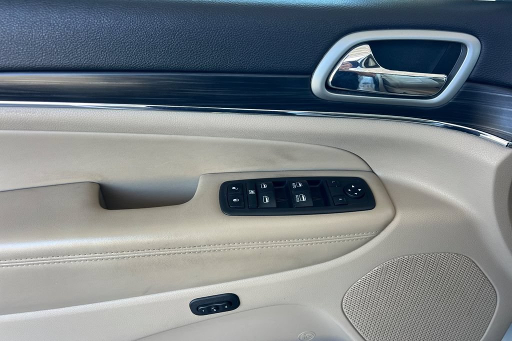 Used 2019 Jeep Grand Cherokee Limited w/ Luxury Group II AWD/4WD image 17