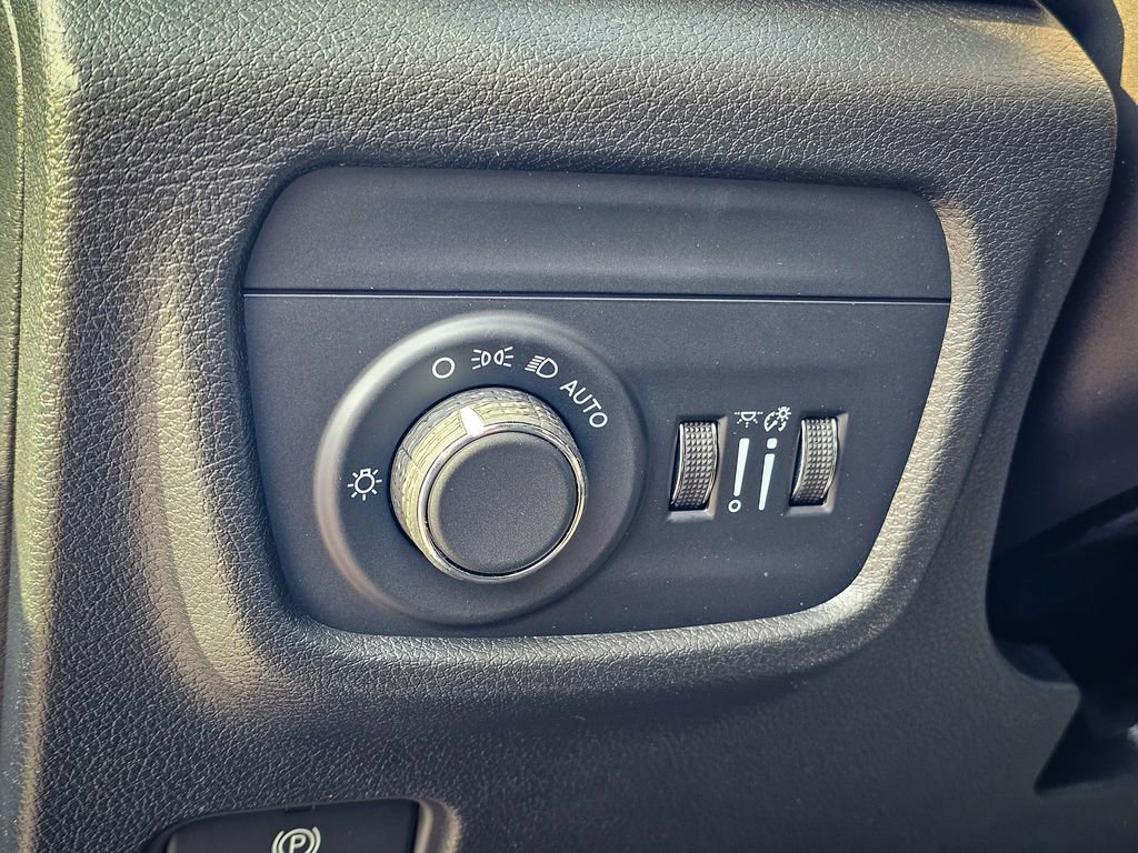 New 2026 Jeep Grand Cherokee Laredo image 13