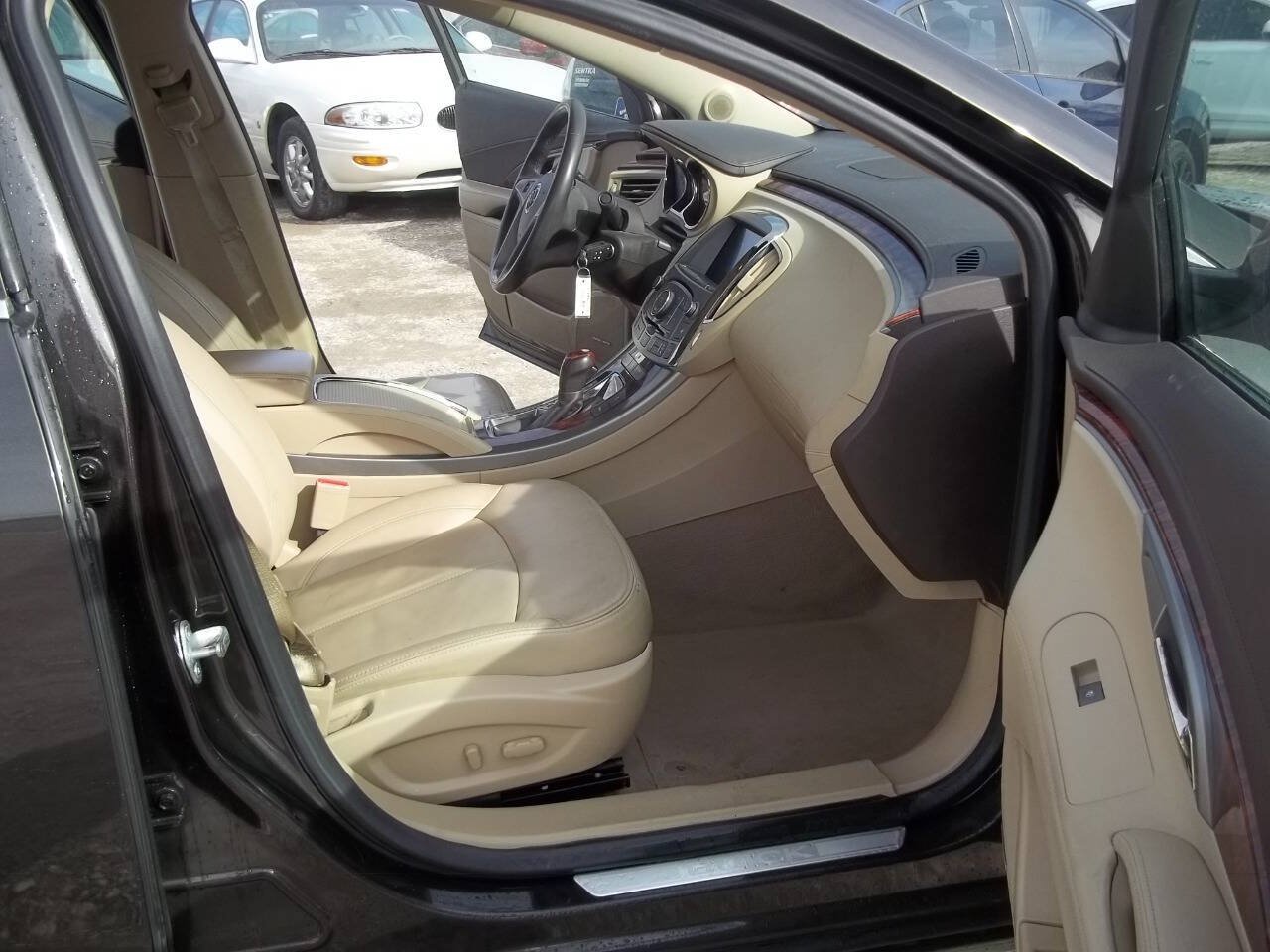 Used 2013 Buick LaCrosse Leather w/ Entertainment Package FWD image 11