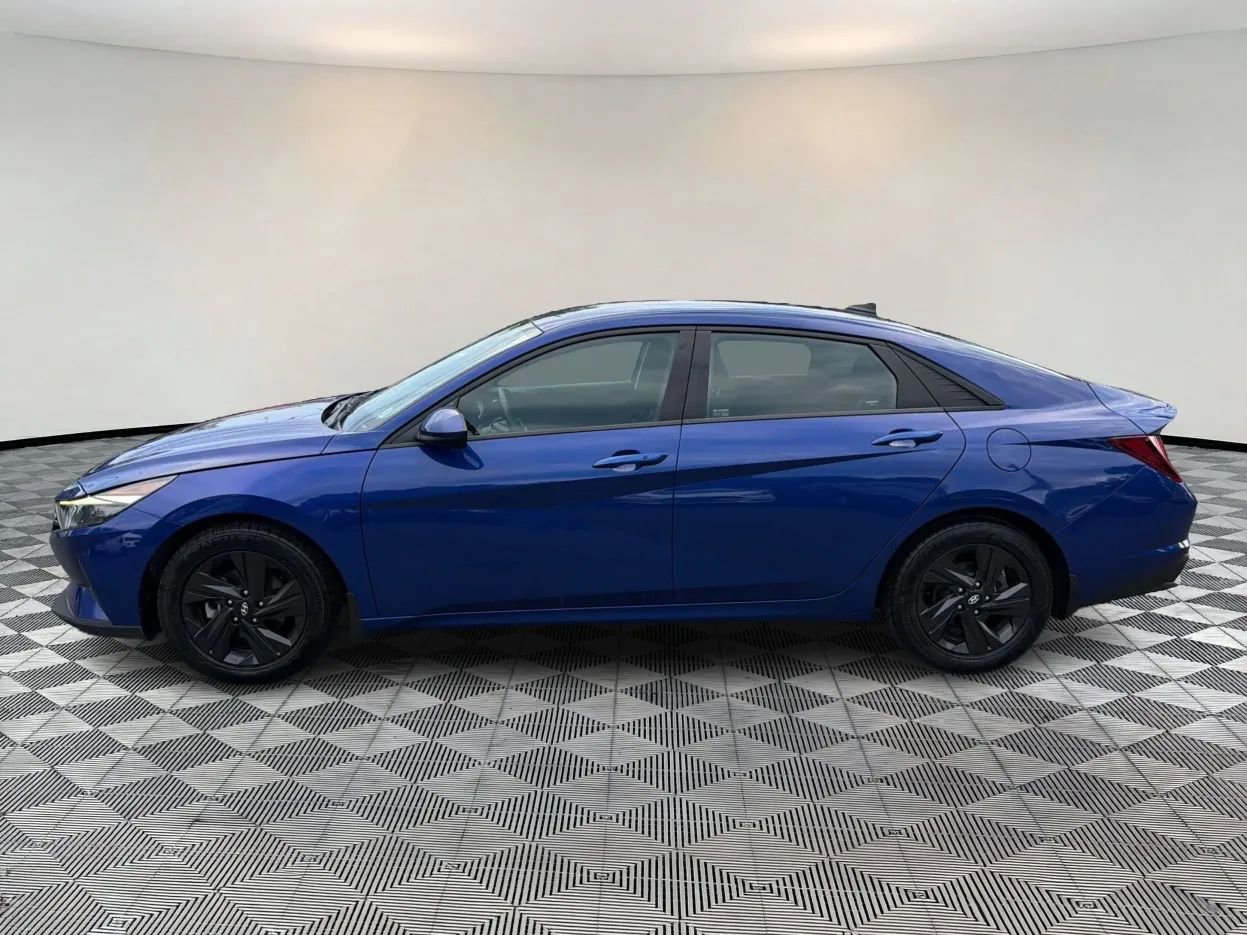 Used 2022 Hyundai Elantra SEL w/ Convenience Package FWD image 4
