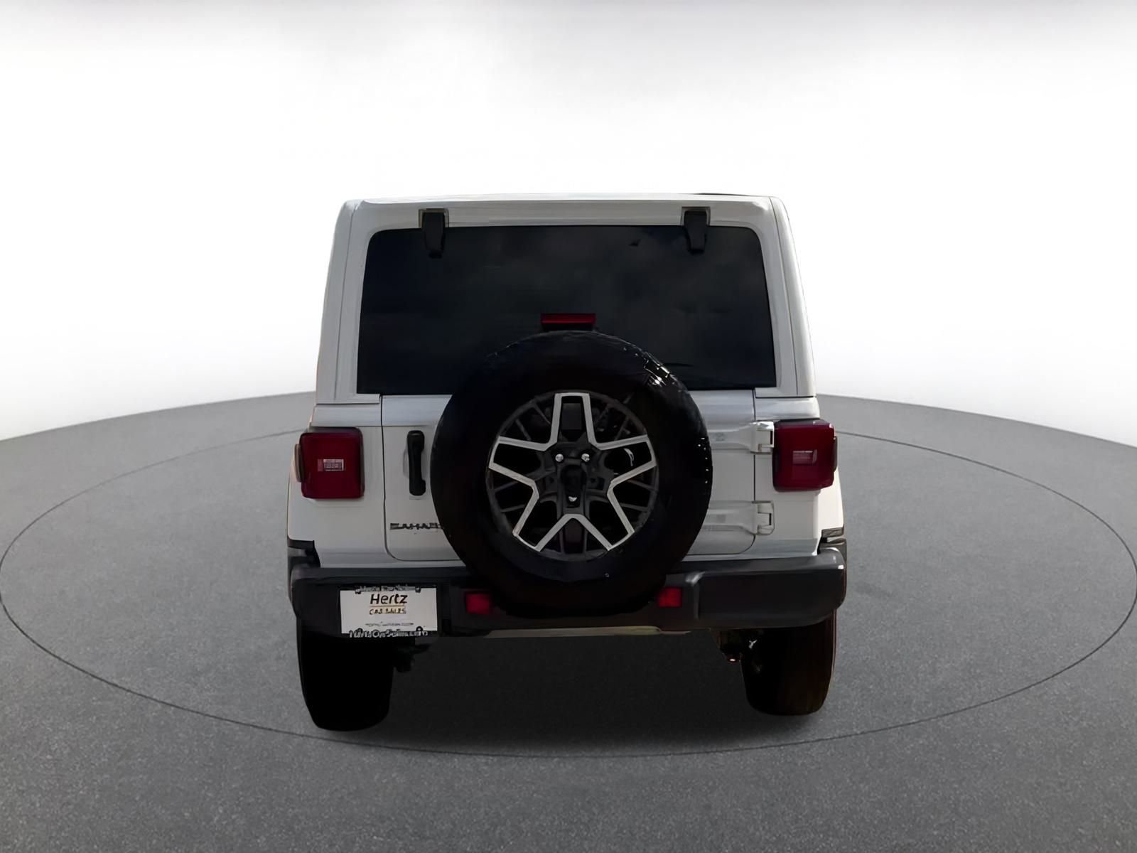 Used 2025 Jeep Wrangler Sahara image 11