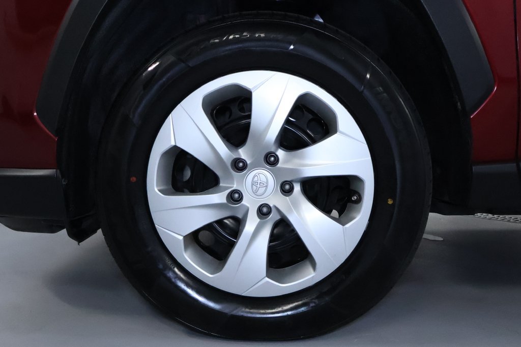Used 2022 Toyota RAV4 LE AWD/4WD image 29