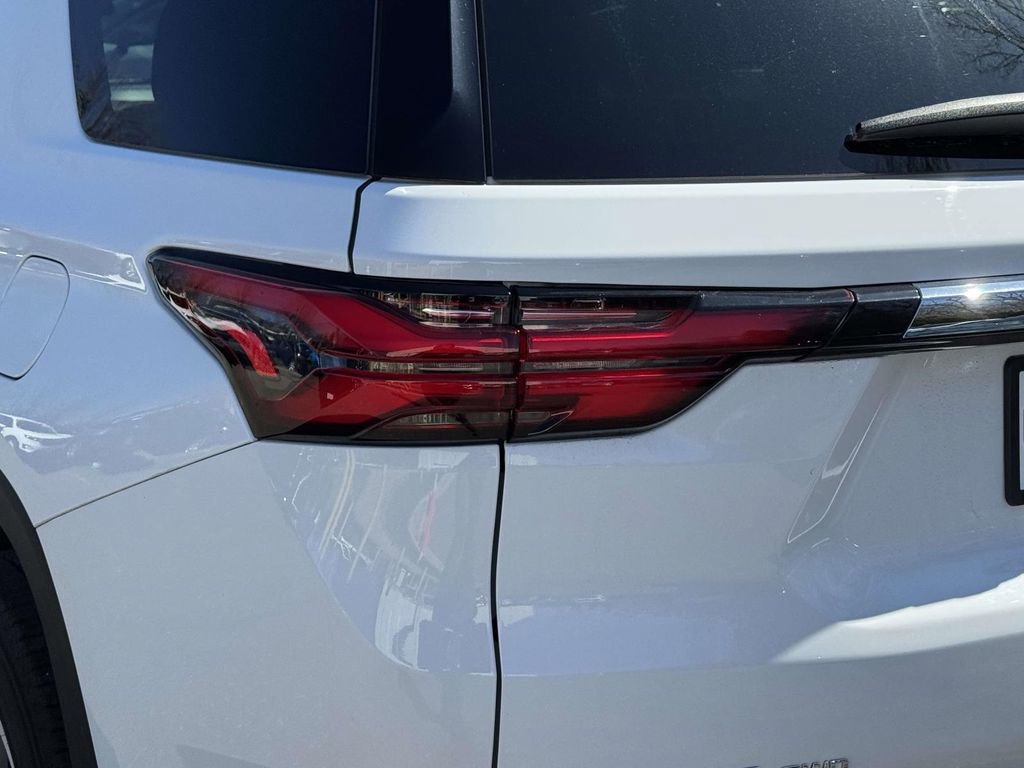 Used 2023 Chevrolet Traverse LT AWD/4WD image 7