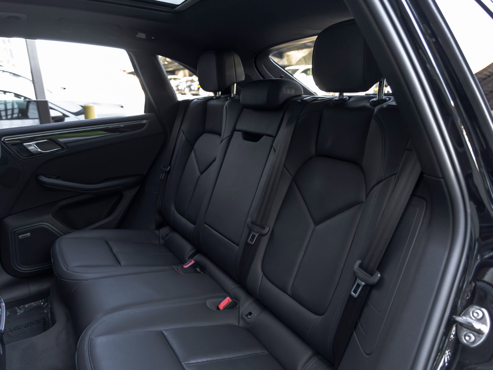 Certified 2023 Porsche Macan Turbo AWD/4WD image 47