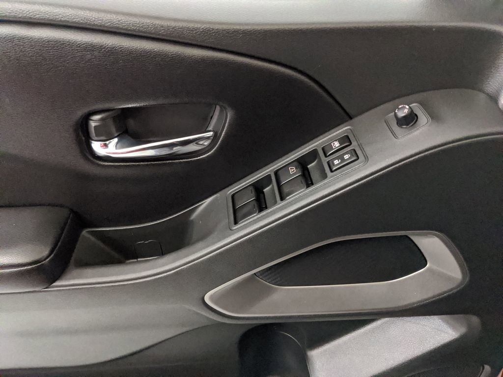 Used 2025 Nissan Frontier SV image 19