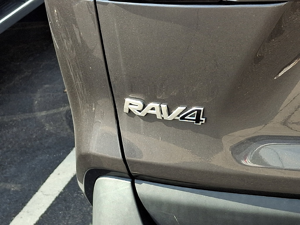 Used 2022 Toyota RAV4 LE FWD image 9