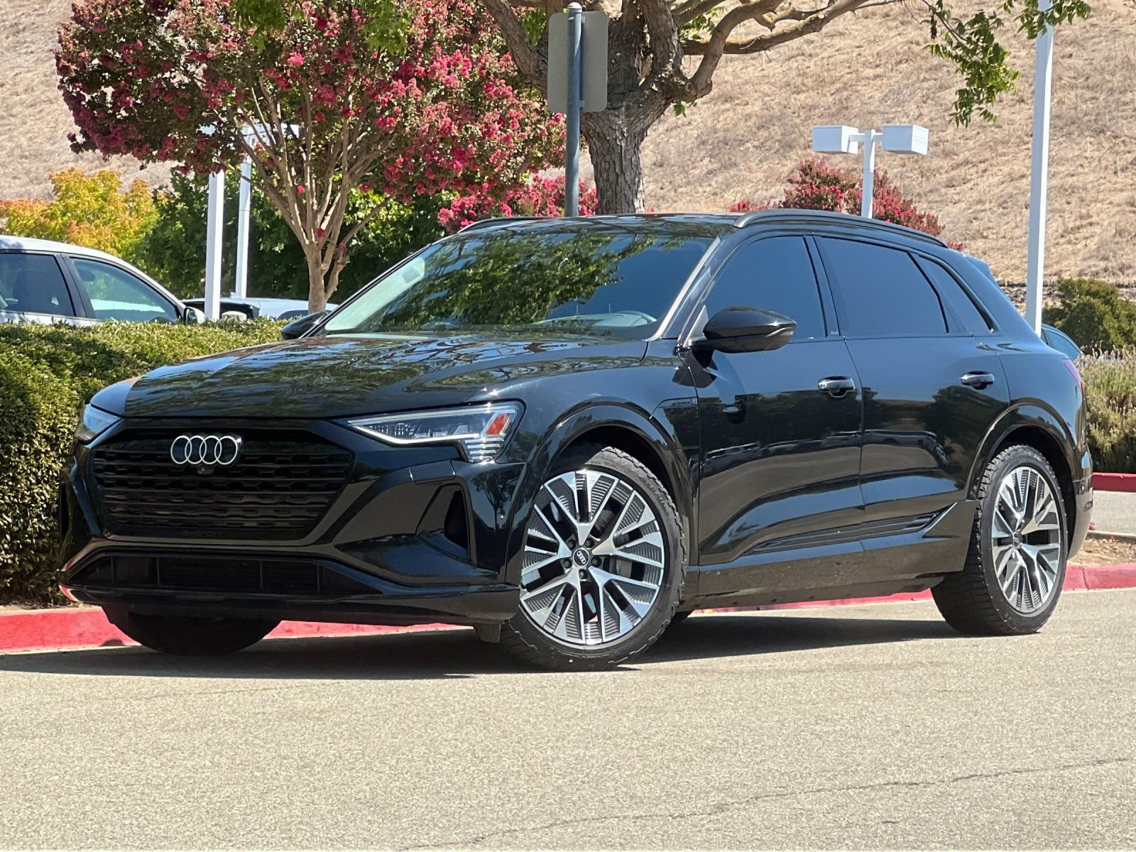 Used 2024 Audi Q8 e-tron Premium Plus w/ Prestige Package AWD/4WD image 1