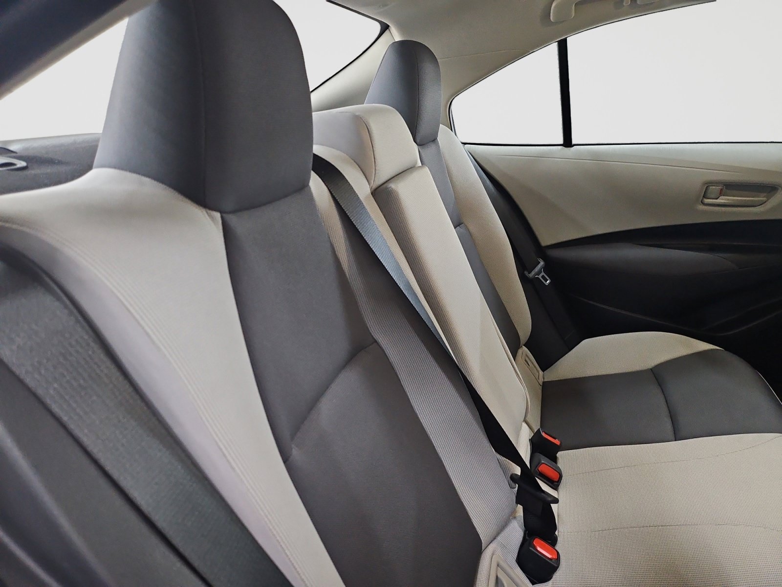 Used 2025 Toyota Corolla LE FWD image 45