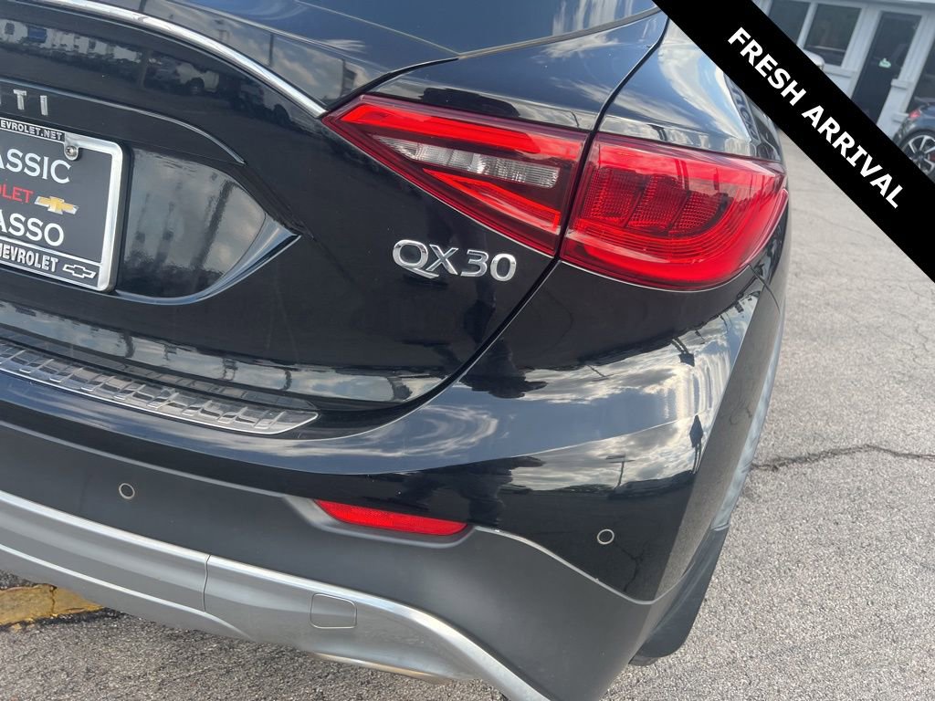 Used 2017 INFINITI QX30 Premium w/ Navigation Package image 5