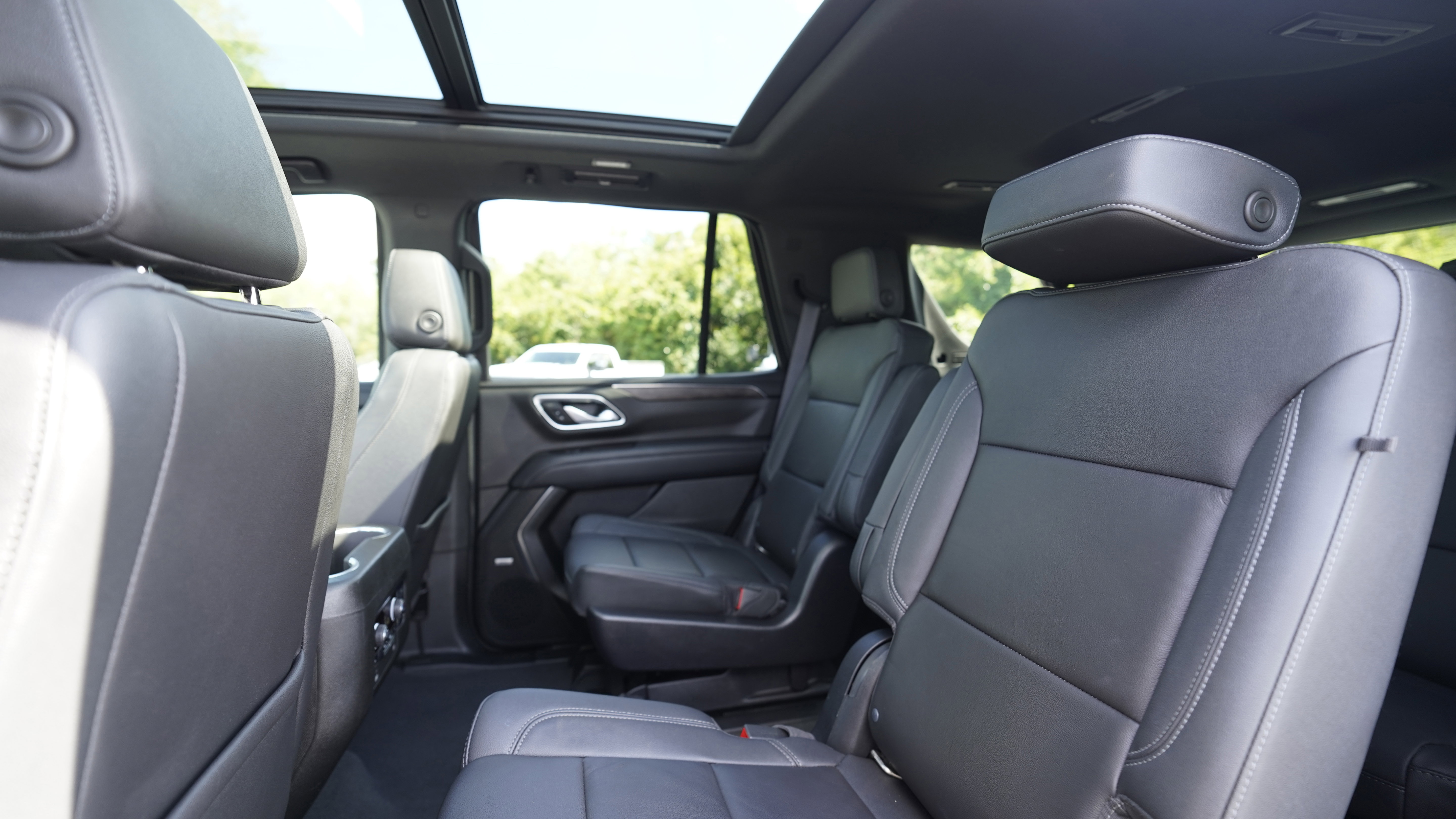 Used 2022 Chevrolet Tahoe LT w/ Luxury Package RWD image 10
