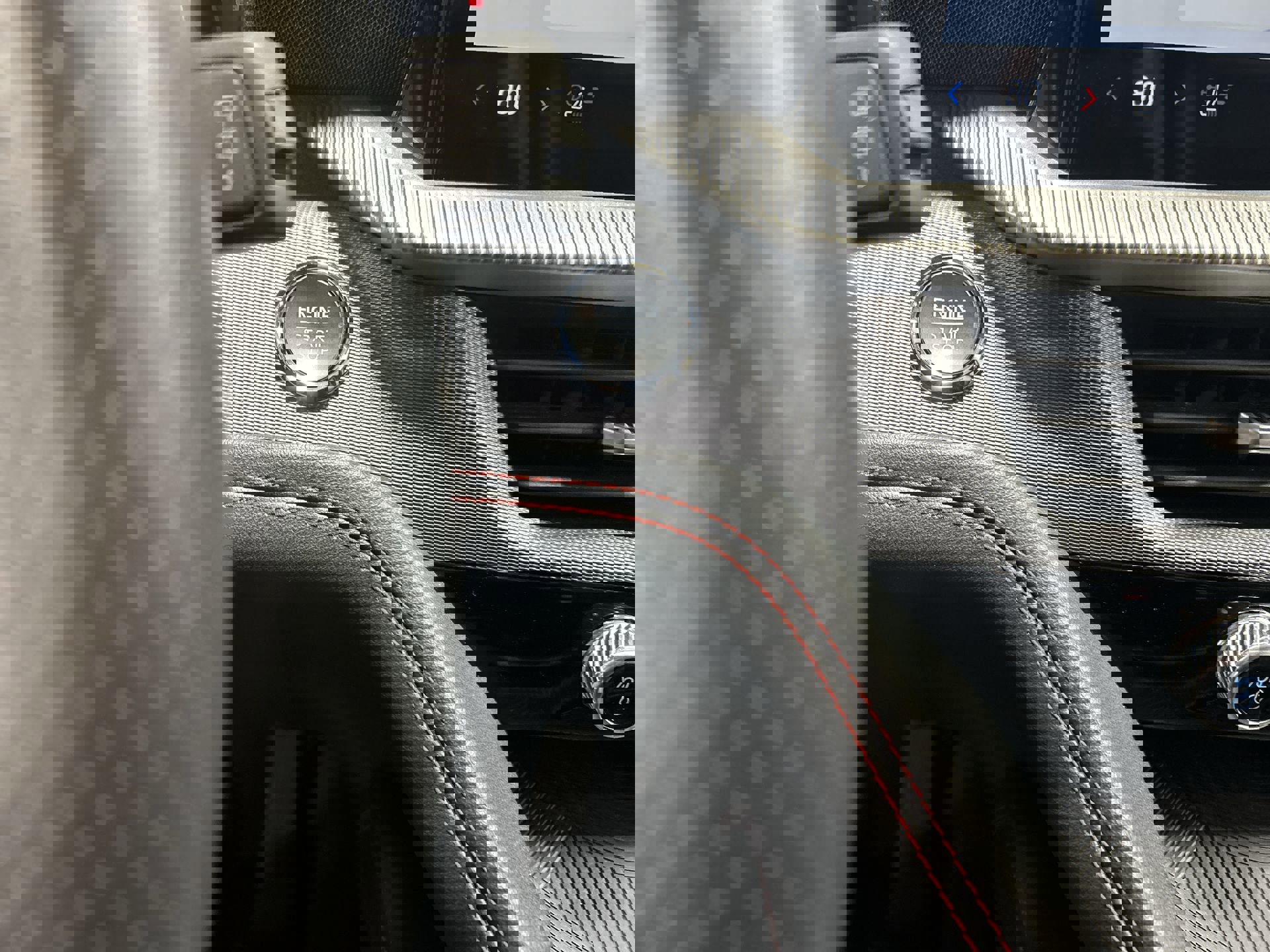 Used 2025 Ford Explorer ST-Line w/ ST-Line Street Pack image 19