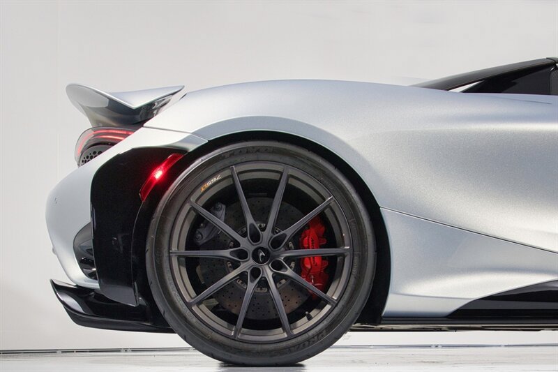 Used 2022 McLaren 765LT RWD image 16