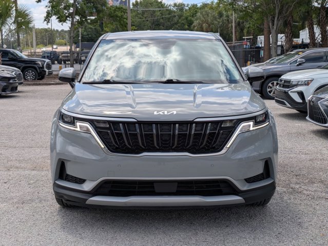 Used 2023 Kia Carnival EX image 2