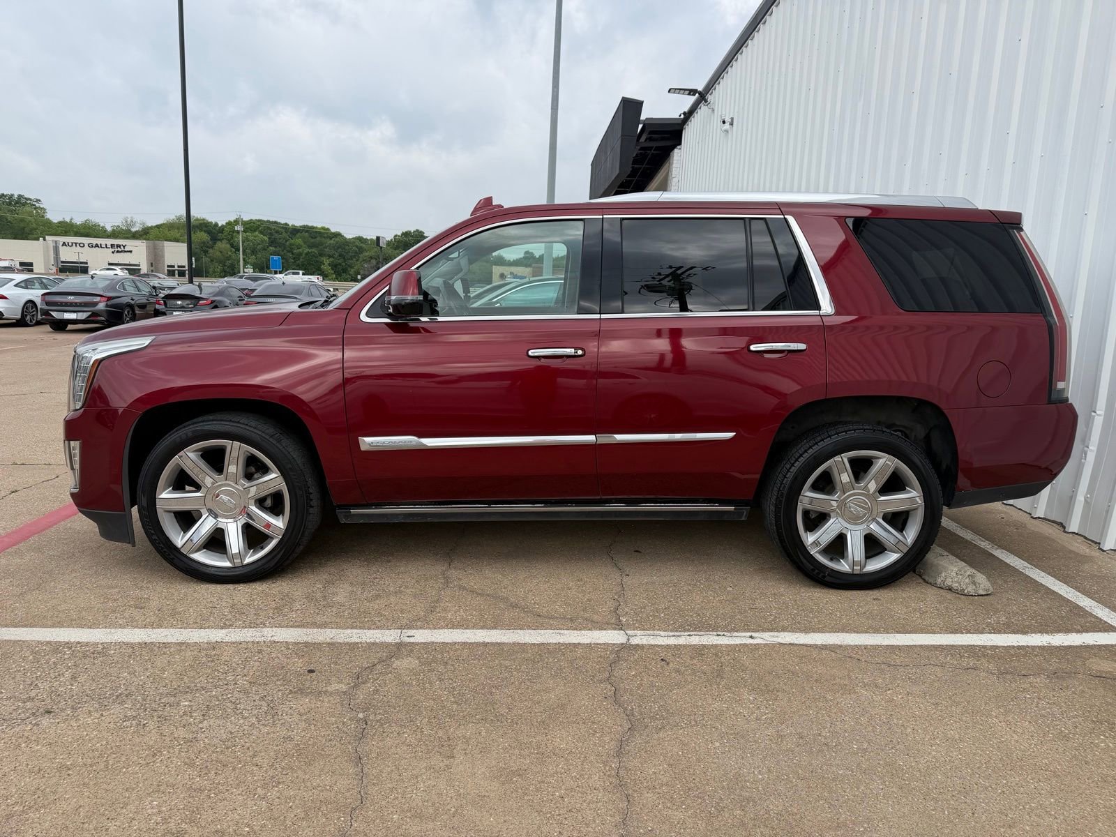 Used 2016 Cadillac Escalade Premium AWD/4WD image 3