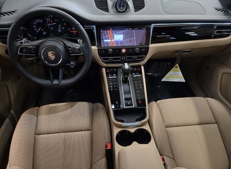 Certified 2025 Porsche Macan AWD/4WD image 16
