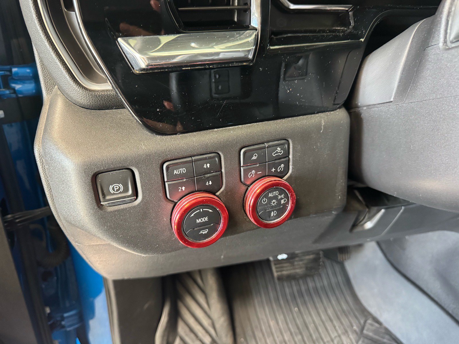 Used 2024 Chevrolet Silverado 1500 LT Trail Boss w/ LT Trail Boss Premium Package AWD/4WD image 15