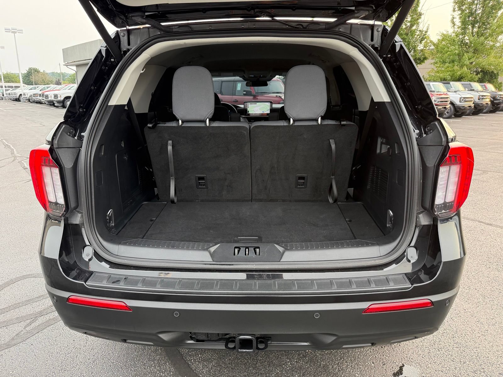 Used 2025 Ford Explorer Active AWD/4WD image 43