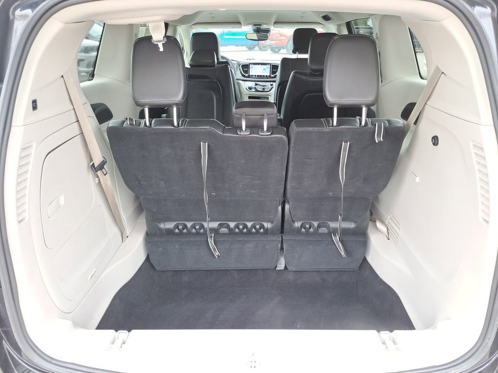 Used 2024 Chrysler Pacifica Select image 8