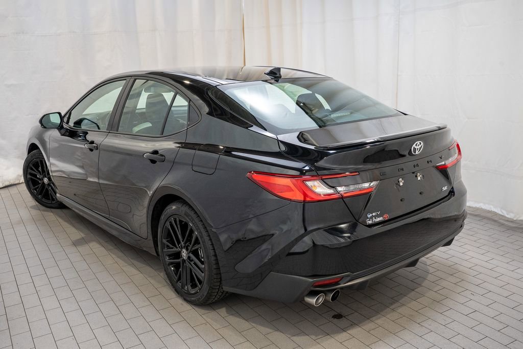 Used 2025 Toyota Camry SE image 3
