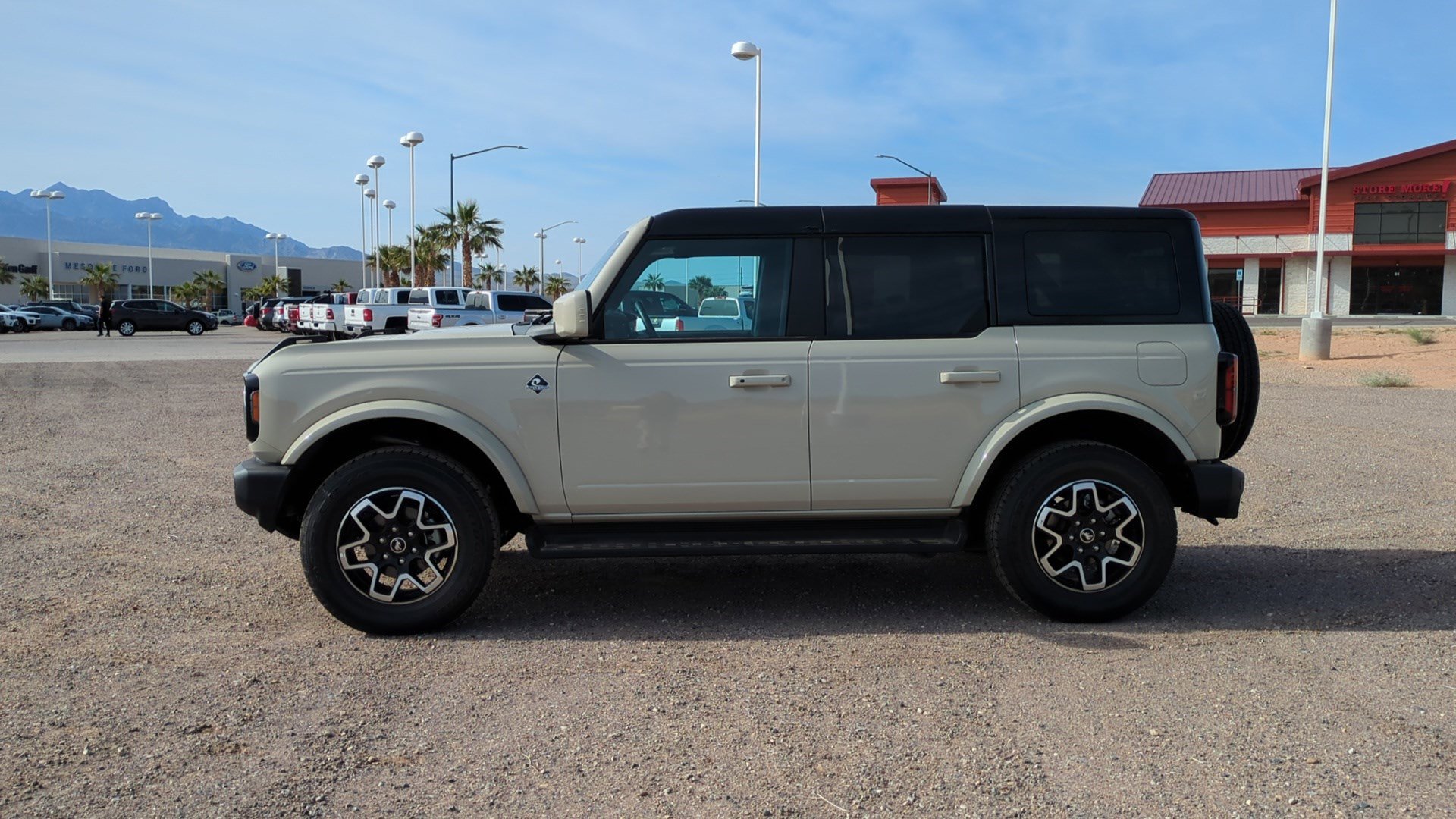 Used 2025 Ford Bronco Outer Banks image 6