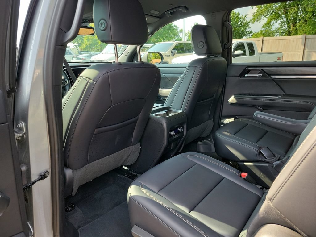 Used 2024 GMC Acadia Elevation AWD/4WD image 16