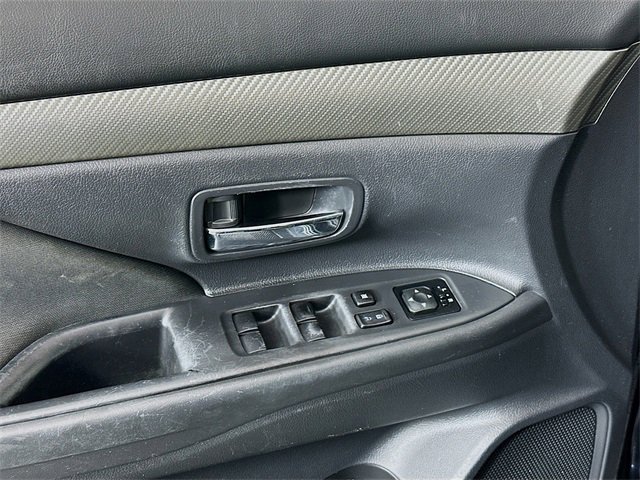 Used 2014 Mitsubishi Outlander ES image 16