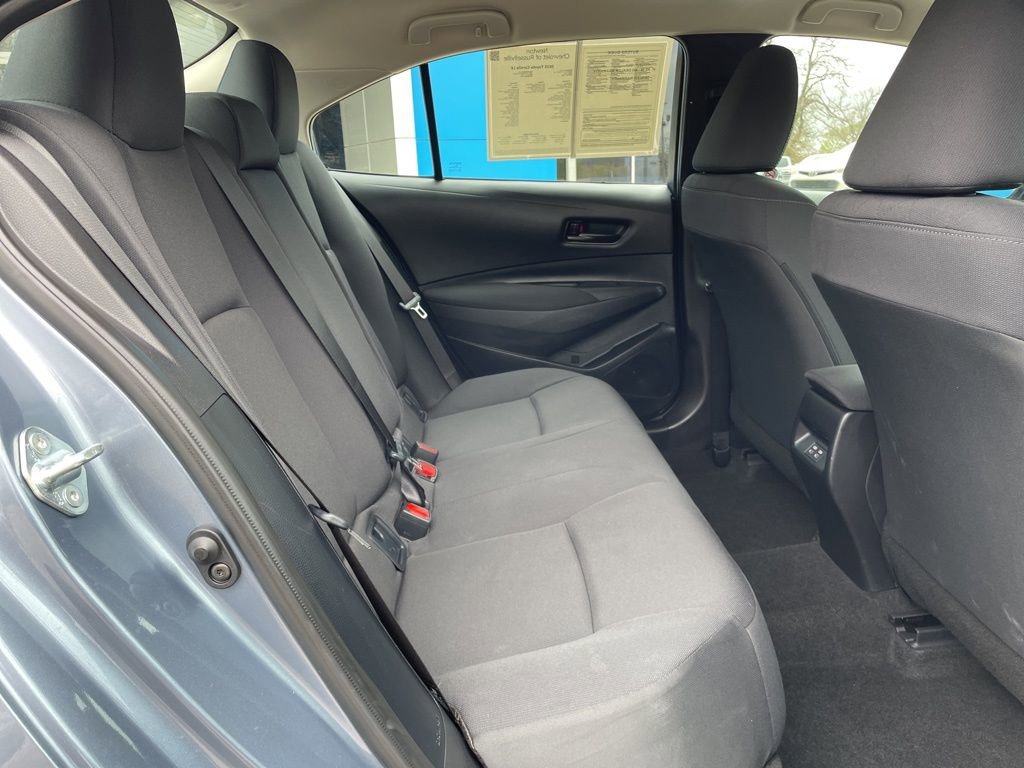 Used 2025 Toyota Corolla LE image 31