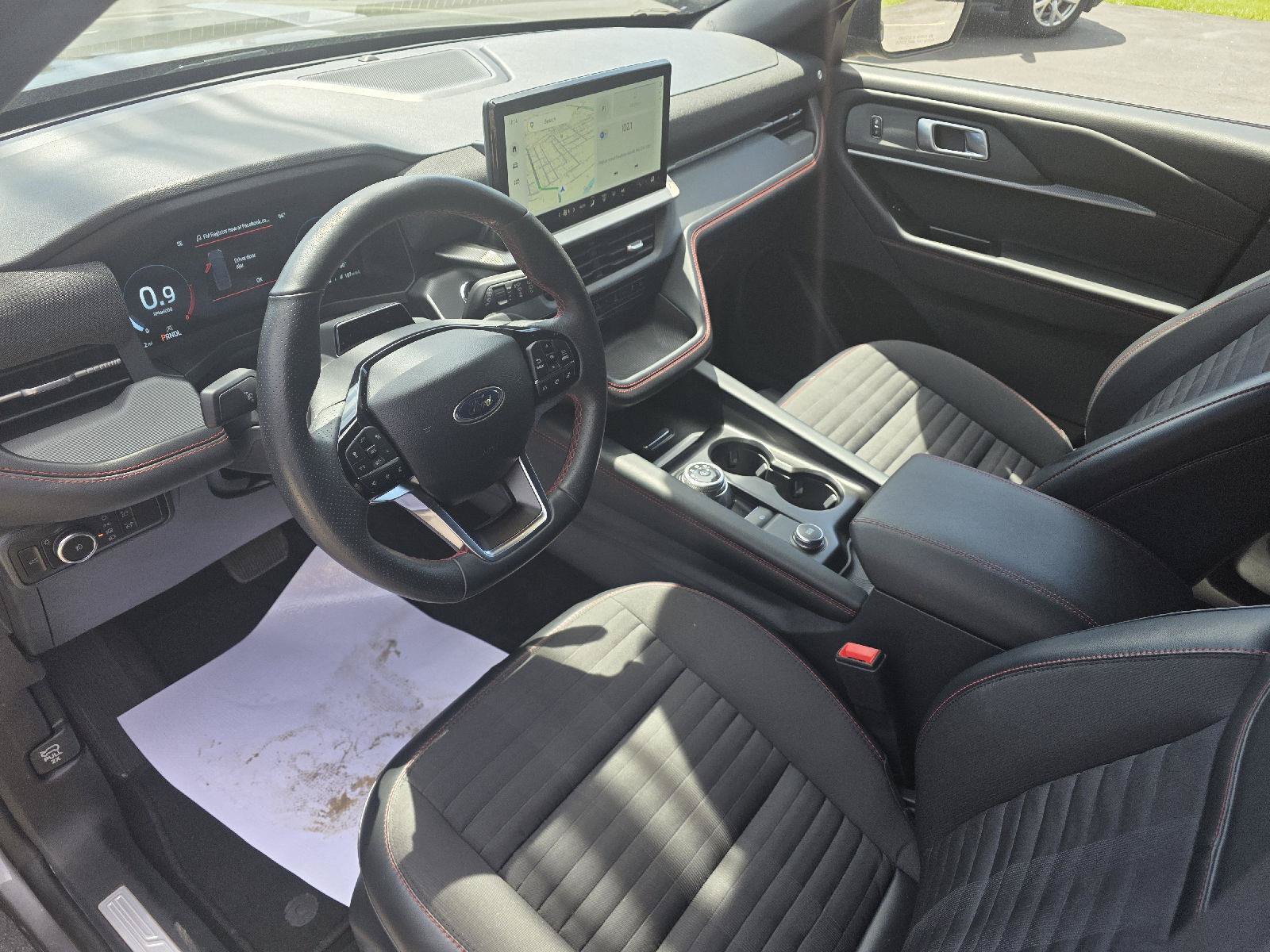 Used 2025 Ford Explorer ST-Line w/ ST-Line Street Pack AWD/4WD image 11
