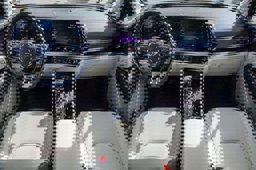 Certified 2024 Kia Sportage EX image 11