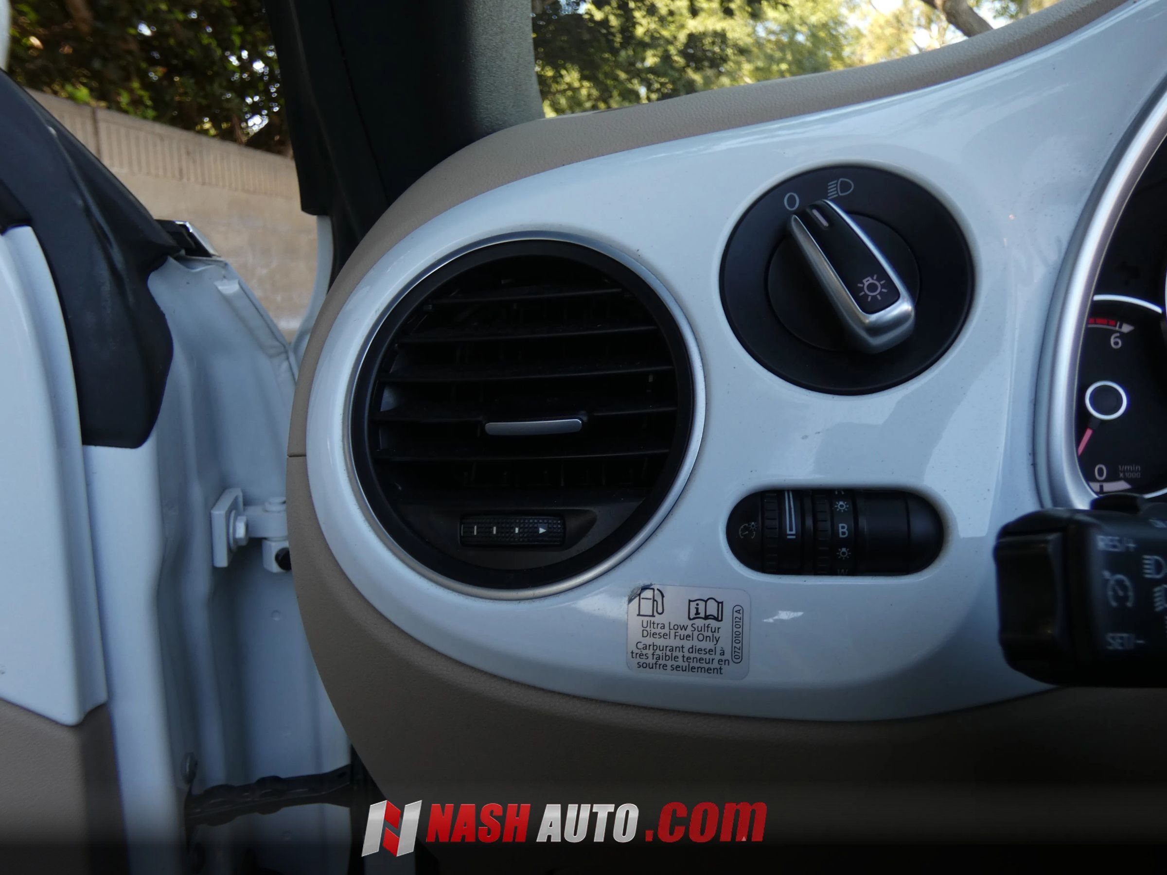 Used 2014 Volkswagen Beetle TDI FWD image 59