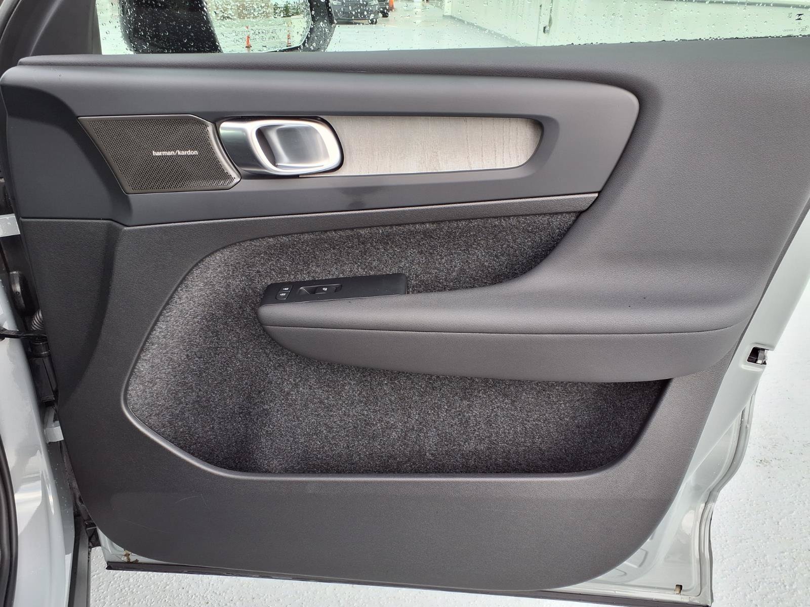 Certified 2025 Volvo XC40 B5 Ultra AWD/4WD image 13