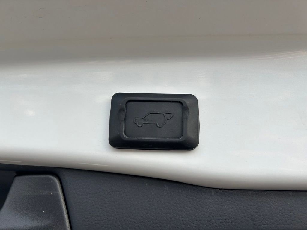 Used 2022 Toyota RAV4 XLE Premium image 19