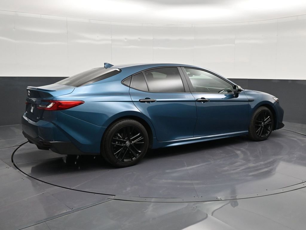 Used 2025 Toyota Camry SE w/ Convenience Package image 3