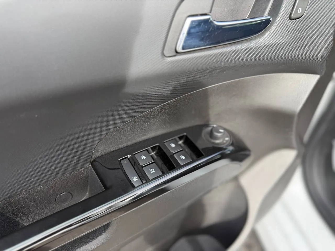 Used 2017 Chevrolet Sonic LT w/ Convenience Package FWD image 38