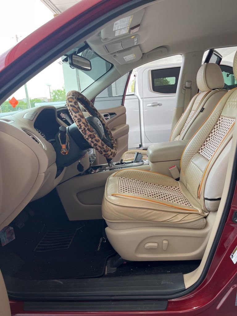 Used 2018 Nissan Pathfinder SV image 16