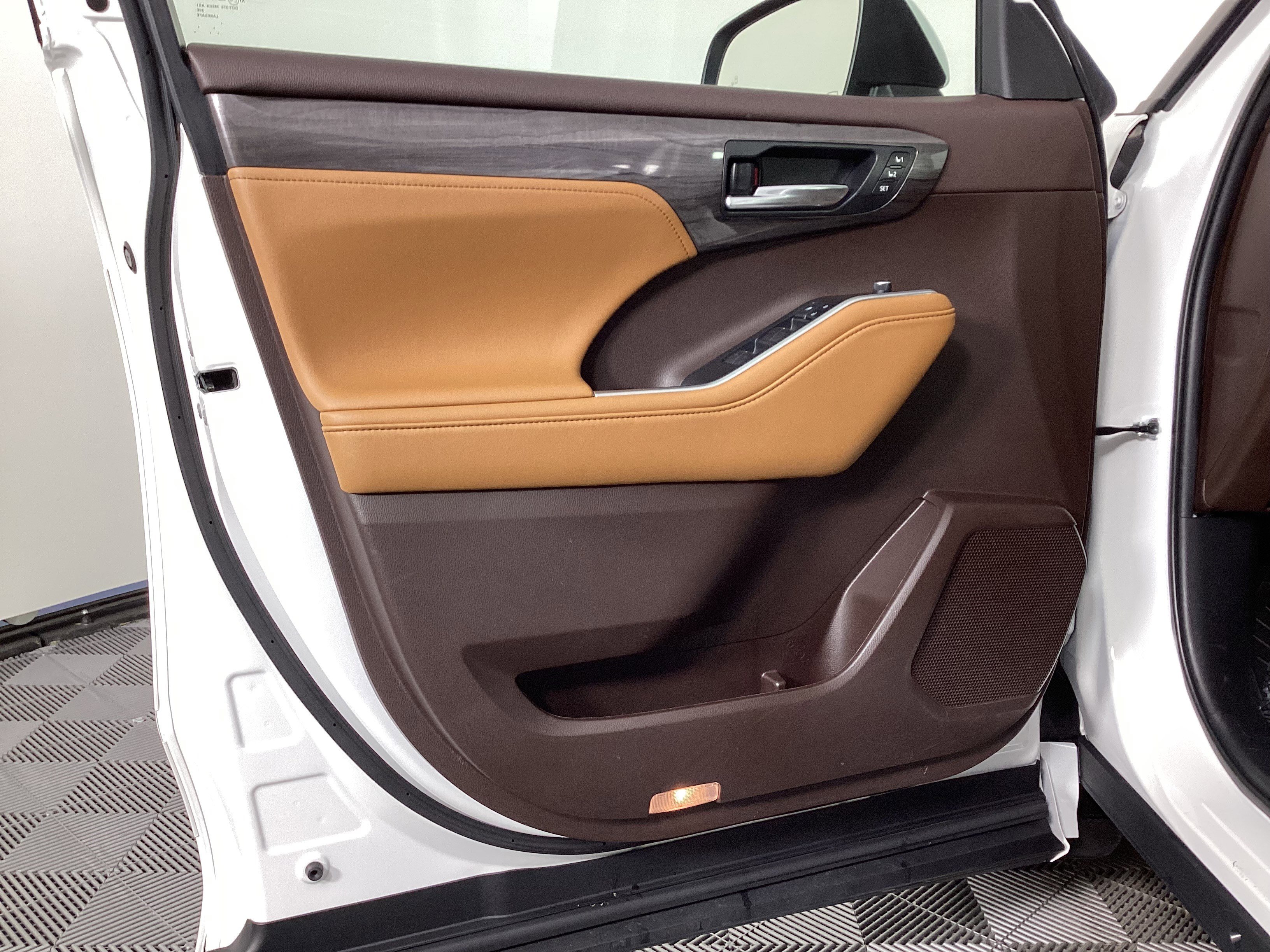 Used 2022 Toyota Highlander Platinum image 26