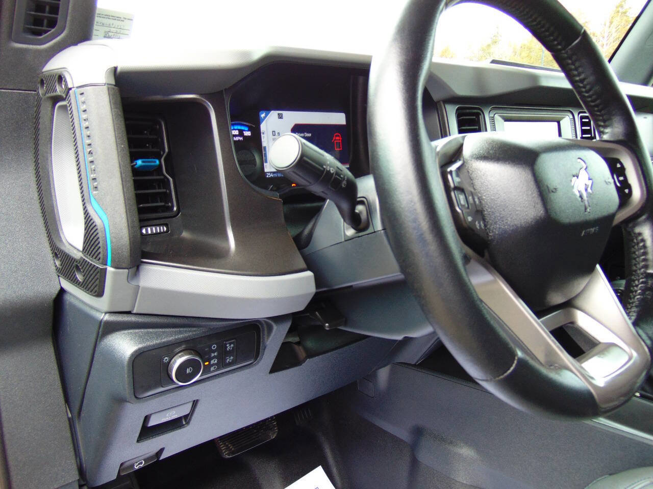 Used 2022 Ford Bronco Black Diamond image 19