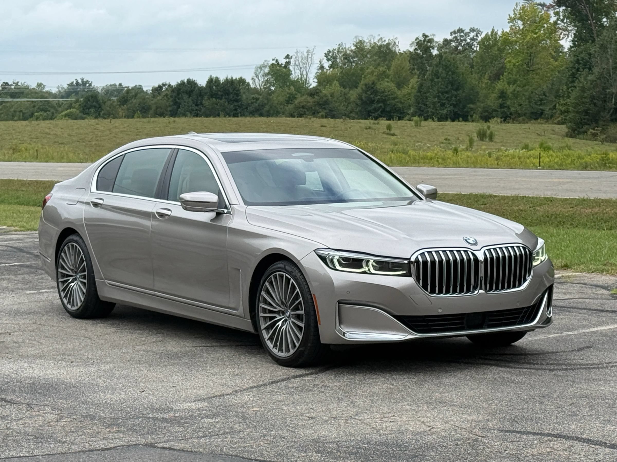 Used 2020 BMW 740i w/ Premium Package RWD image 1
