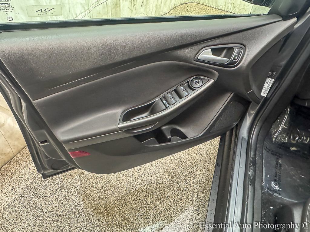 Used 2018 Ford Focus SEL FWD image 23