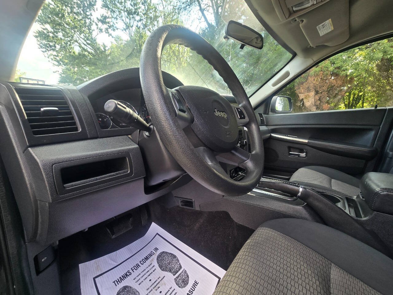 Used 2010 Jeep Grand Cherokee Laredo AWD/4WD image 19