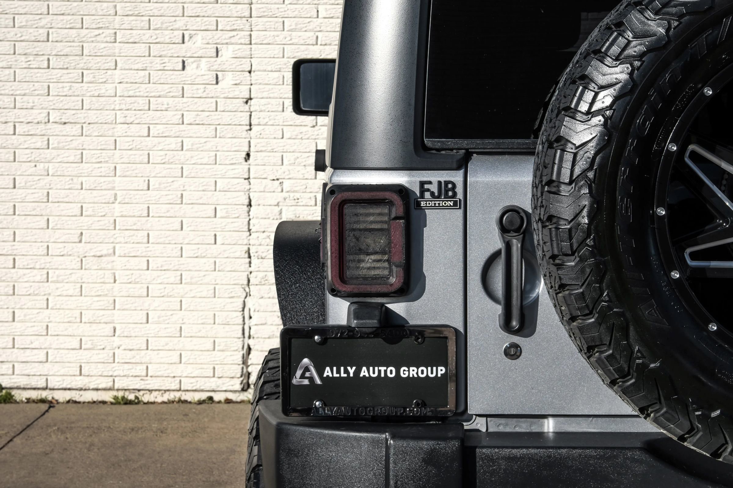 Used 2014 Jeep Wrangler Unlimited Rubicon w/ Max Tow Package image 43