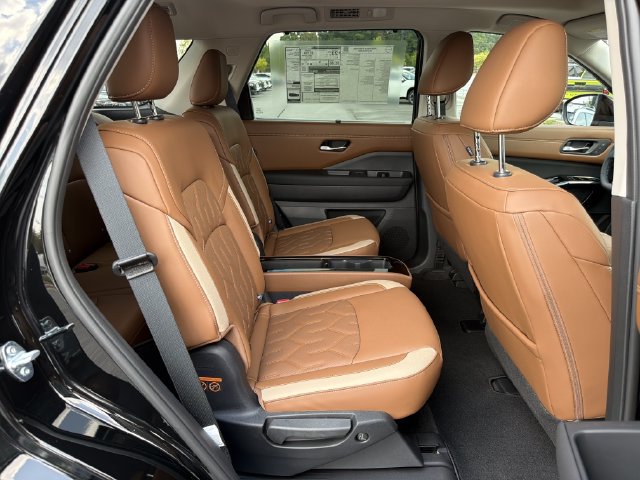 New 2026 Nissan Pathfinder Platinum FWD image 17