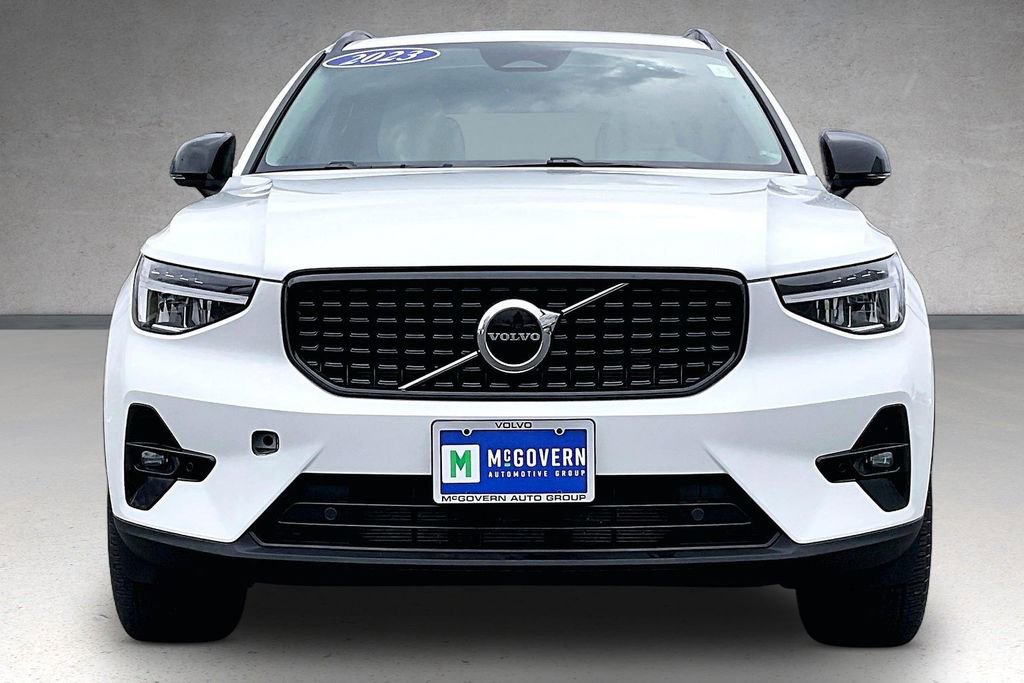 Certified 2023 Volvo XC40 B5 Plus w/ Climate Package image 2