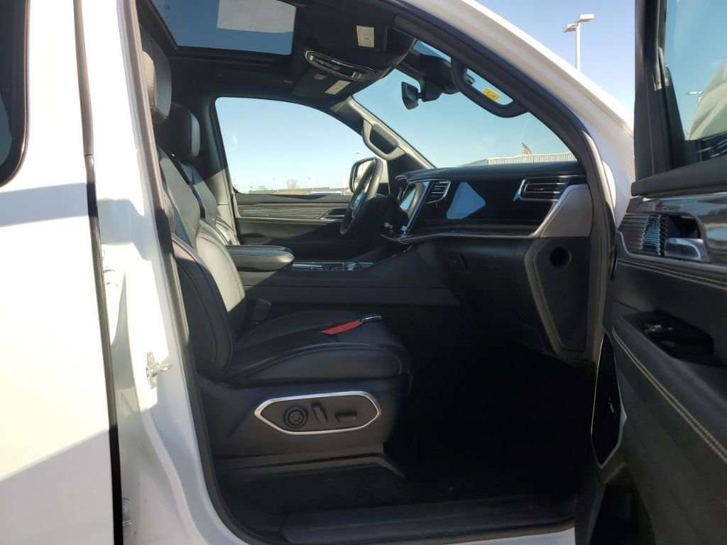 Used 2022 Jeep Wagoneer Series III w/ Premium Group I image 42