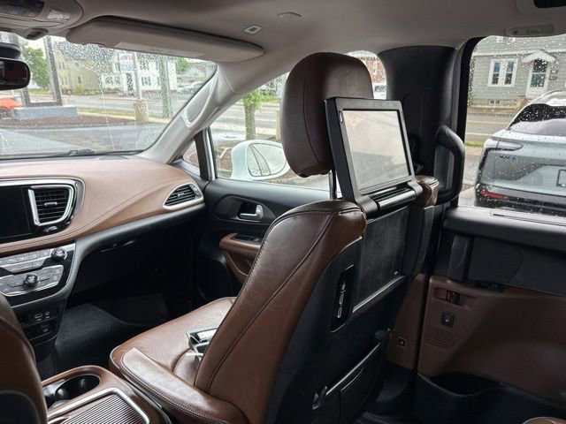 Used 2018 Chrysler Pacifica Limited w/ Advanced Safetytec Group FWD image 21