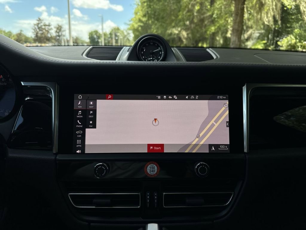 Certified 2025 Porsche Macan image 14