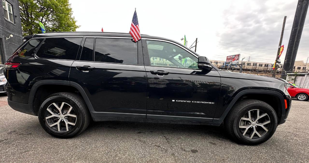 Used 2024 Jeep Grand Cherokee L Limited w/ Luxury Tech Group II AWD/4WD image 3