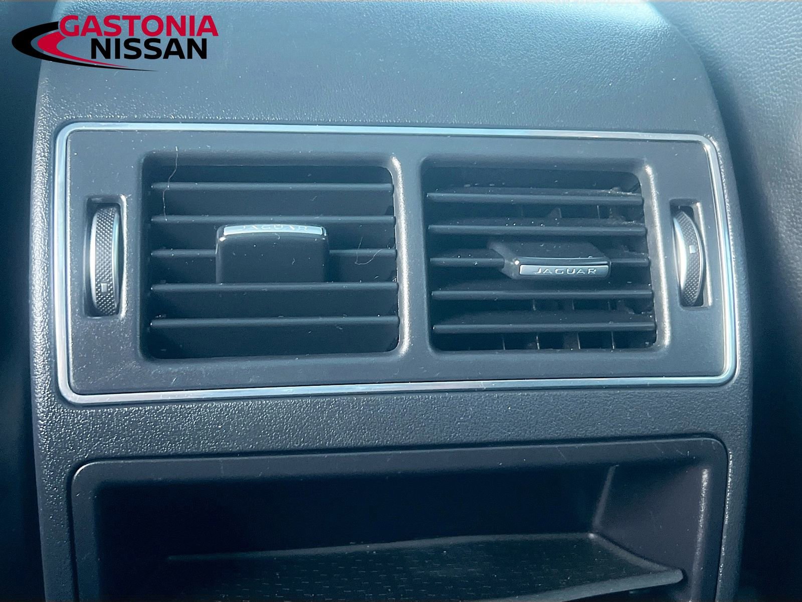 Used 2024 Jaguar F-PACE R-Dynamic S image 35